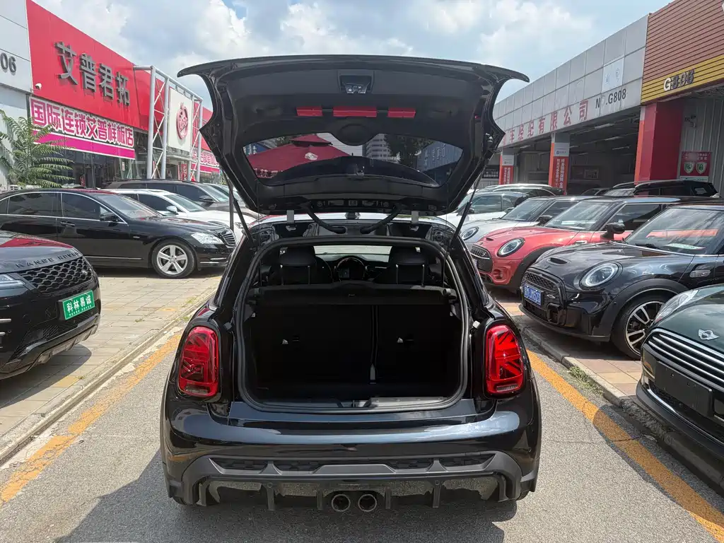 MINI MINI 2024