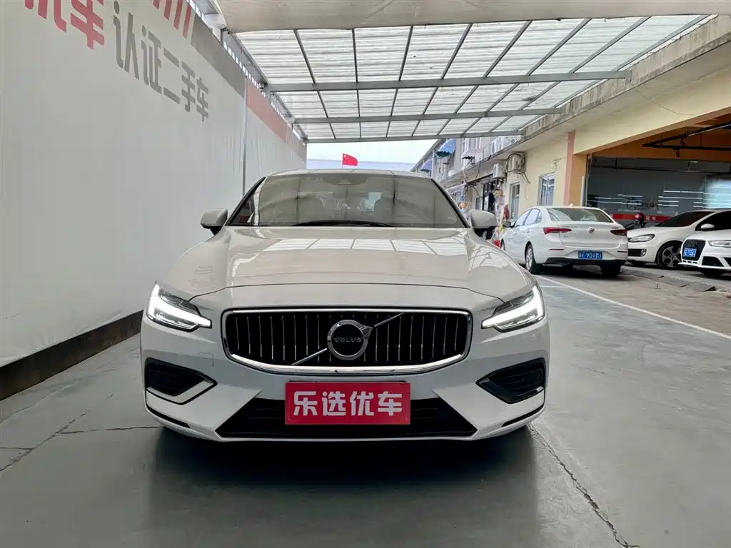 Volvo S60 2022 — фото 2