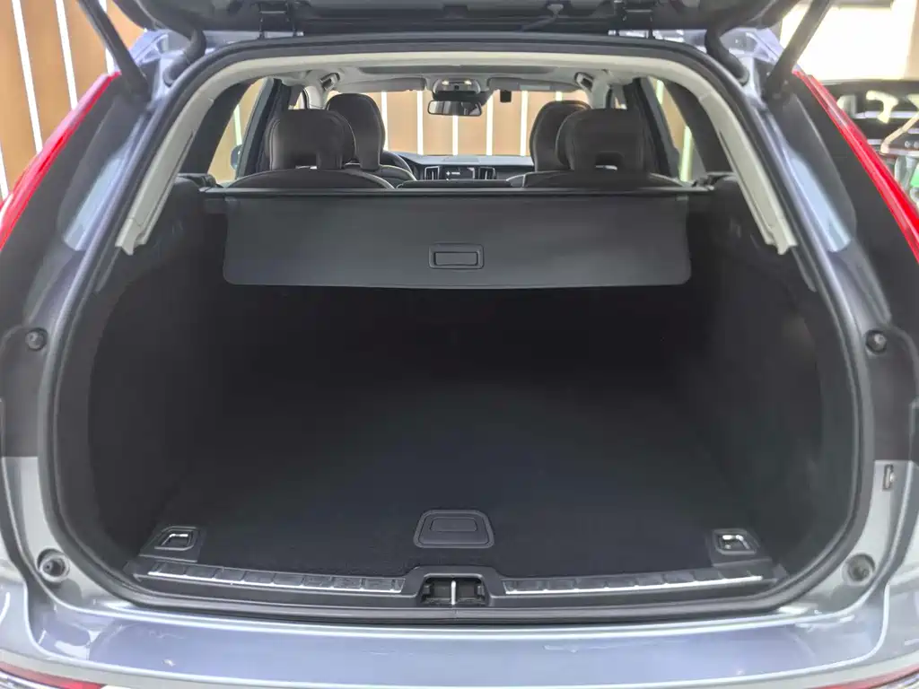 Volvo XC60 2019 — фото 12