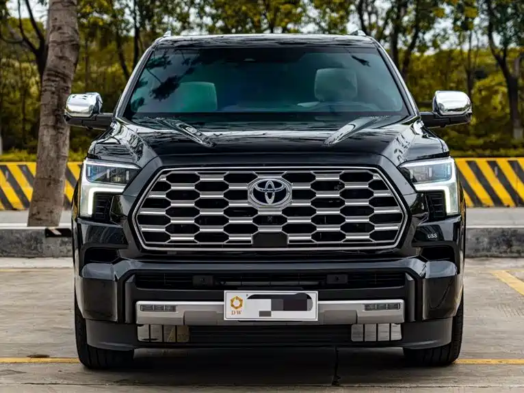 Toyota Sequoia — фото 2