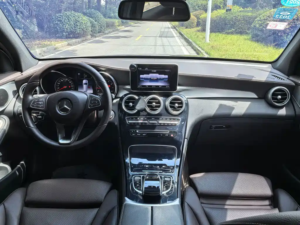 Mercedes-Benz GLC 2018 — фото 11