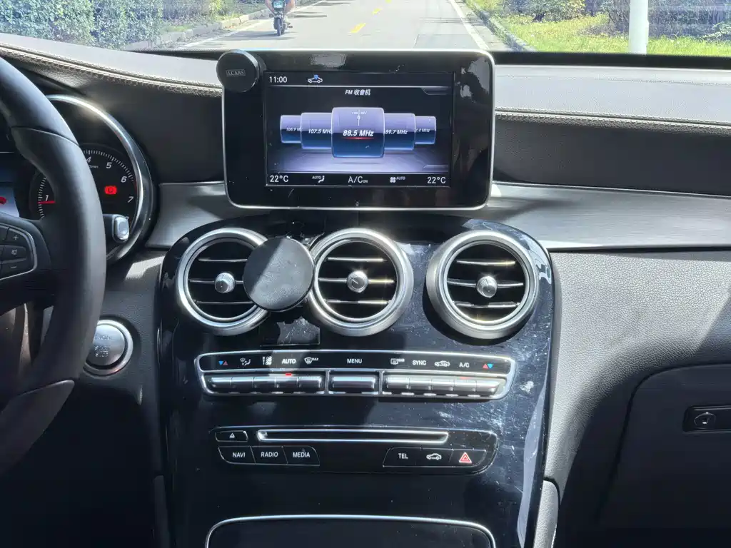 Mercedes-Benz GLC 2018 — фото 12
