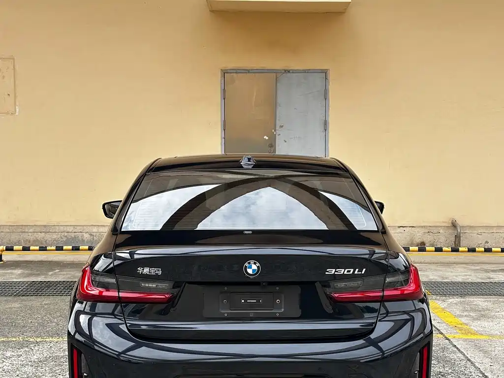 BMW 3 Series 2025 — фото 13