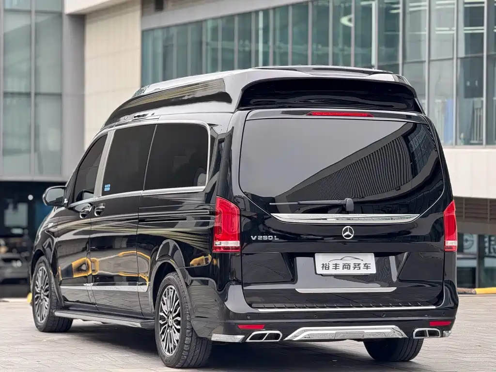 Mercedes-Benz V-Class 2023 — фото 18
