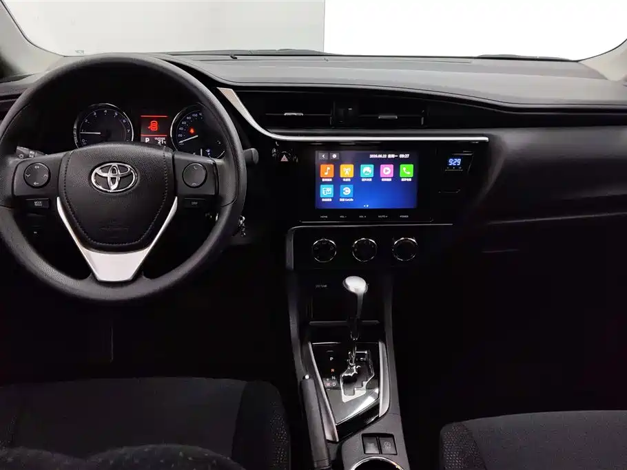 Toyota Corolla 2018 — фото 12