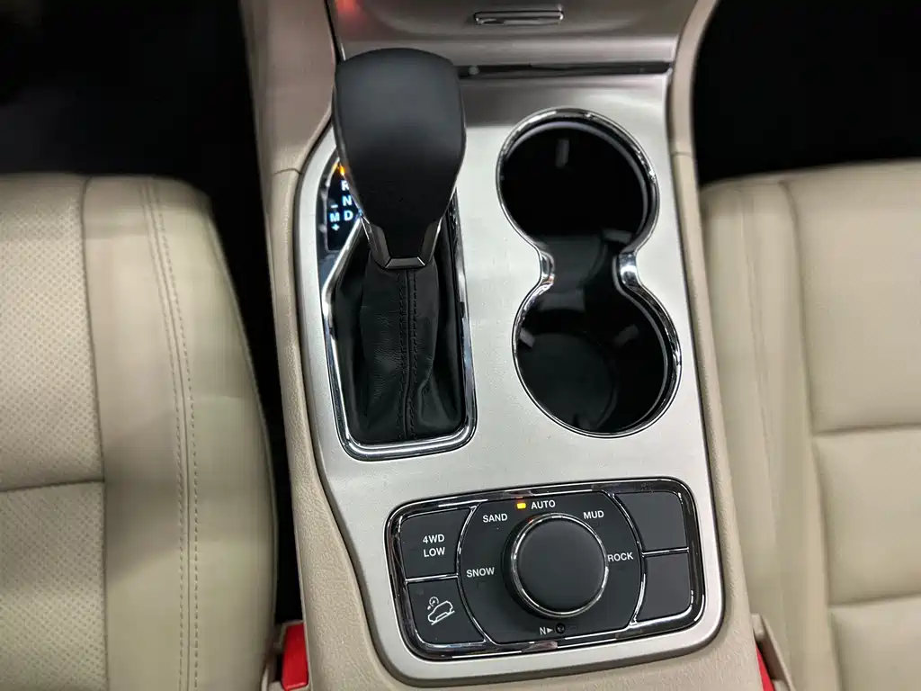 Jeep Grand Cherokee 2018 — фото 15