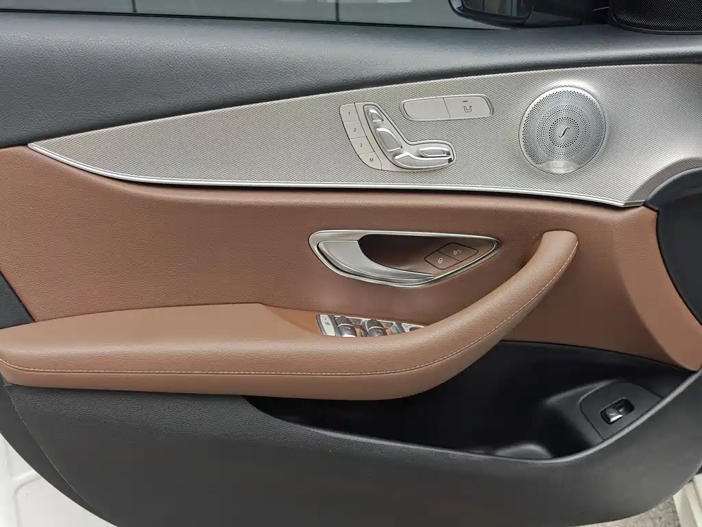 Mercedes-Benz E-Class 2019 — фото 19
