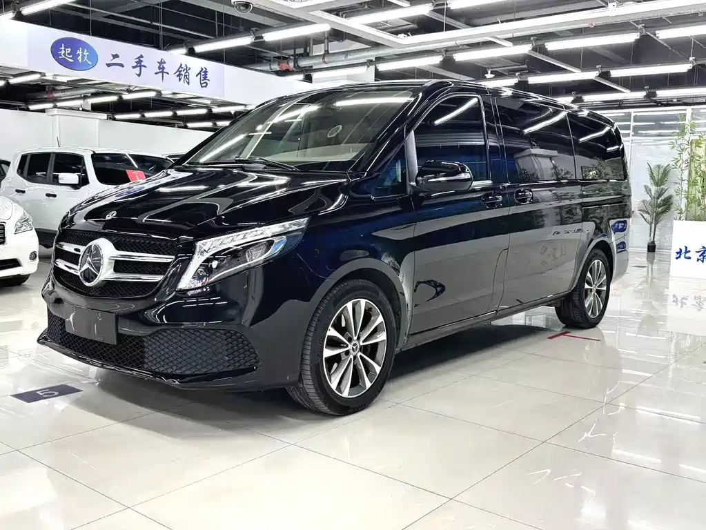 Mercedes-Benz V-Class 2021 — фото 1