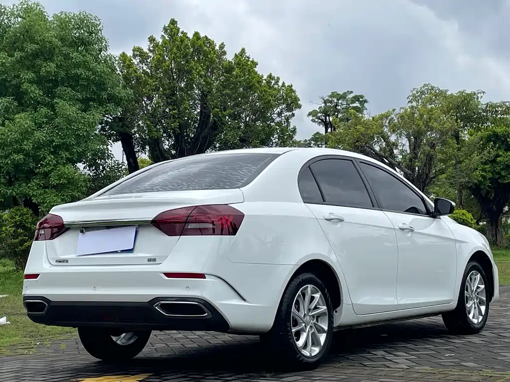 Geely Emgrand 2021 — фото 10