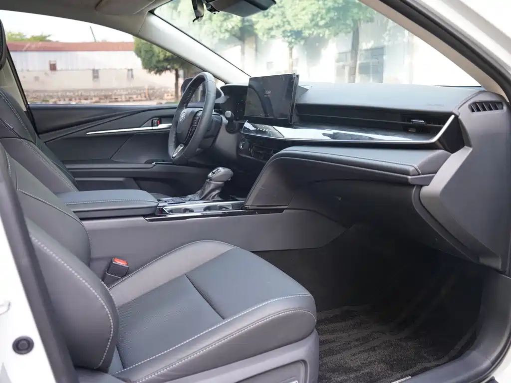 Toyota Camry 2024 — фото 15
