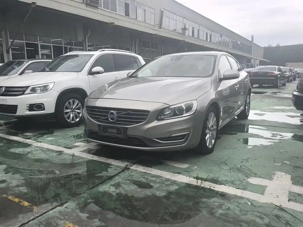 Volvo S60 2014 — фото 1
