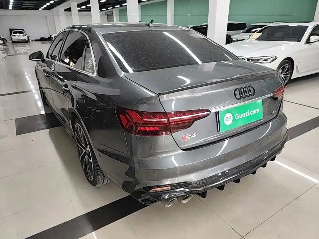 Audi A4L 2021 — фото 23