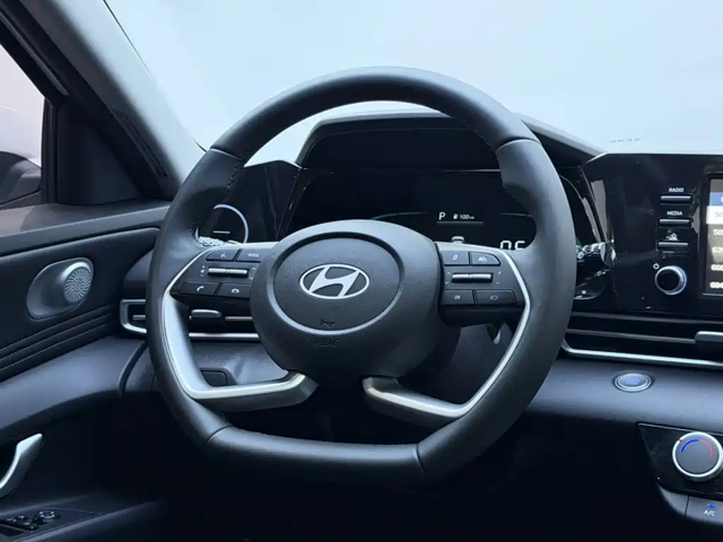 Hyundai Elantra 2025 — фото 9