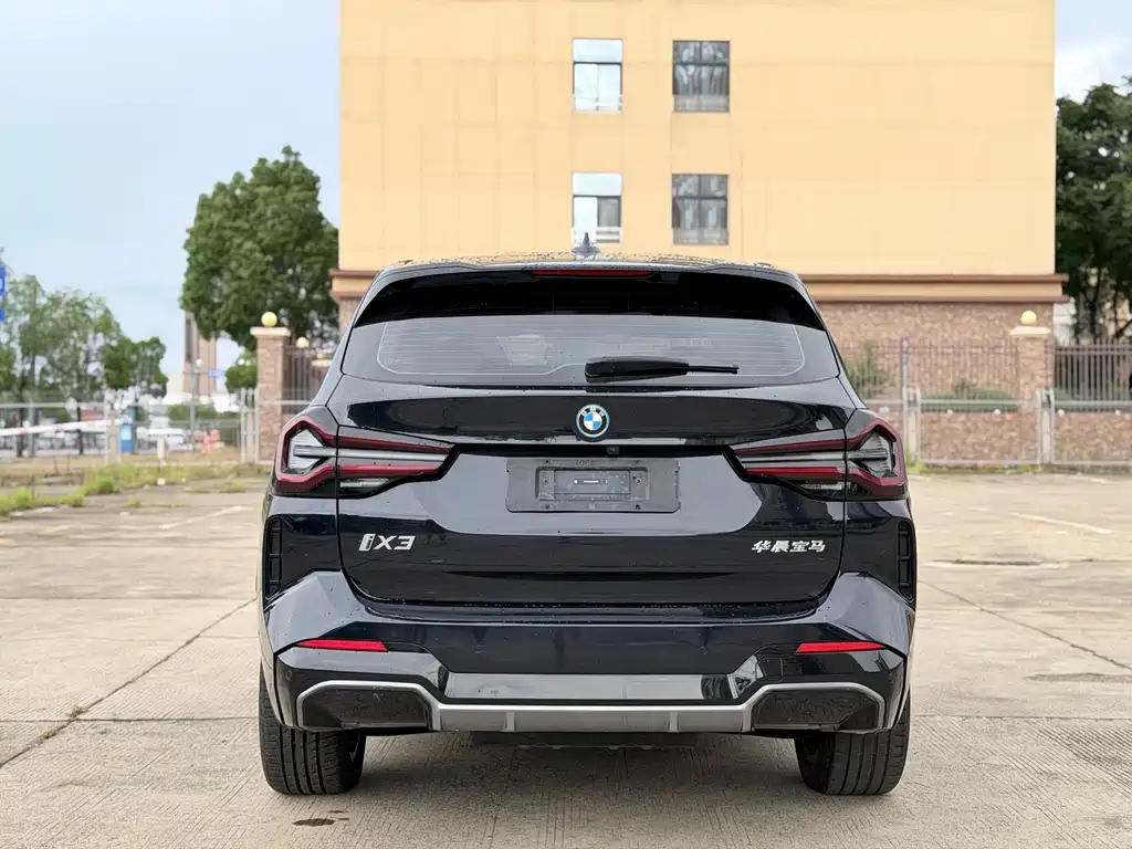 BMW iX3 2024 — фото 11
