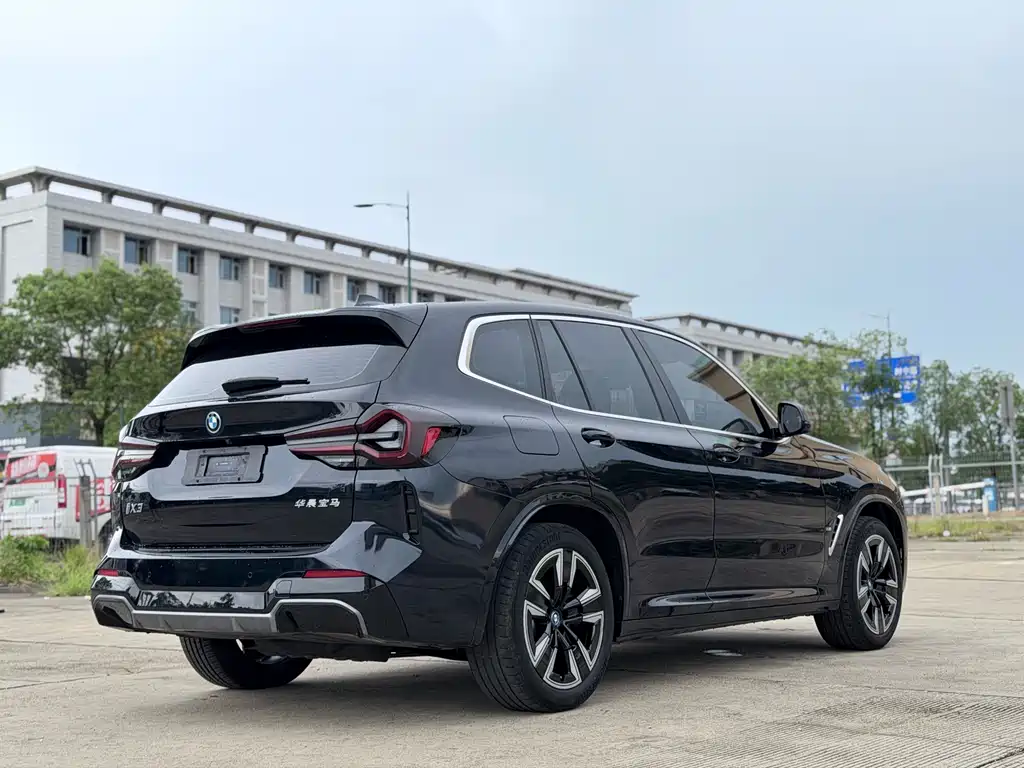 BMW iX3 2024 — фото 13