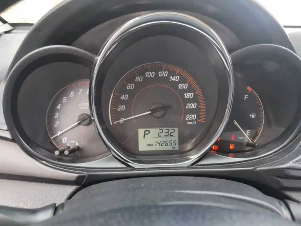 Toyota Yaris L 2020 — фото 12