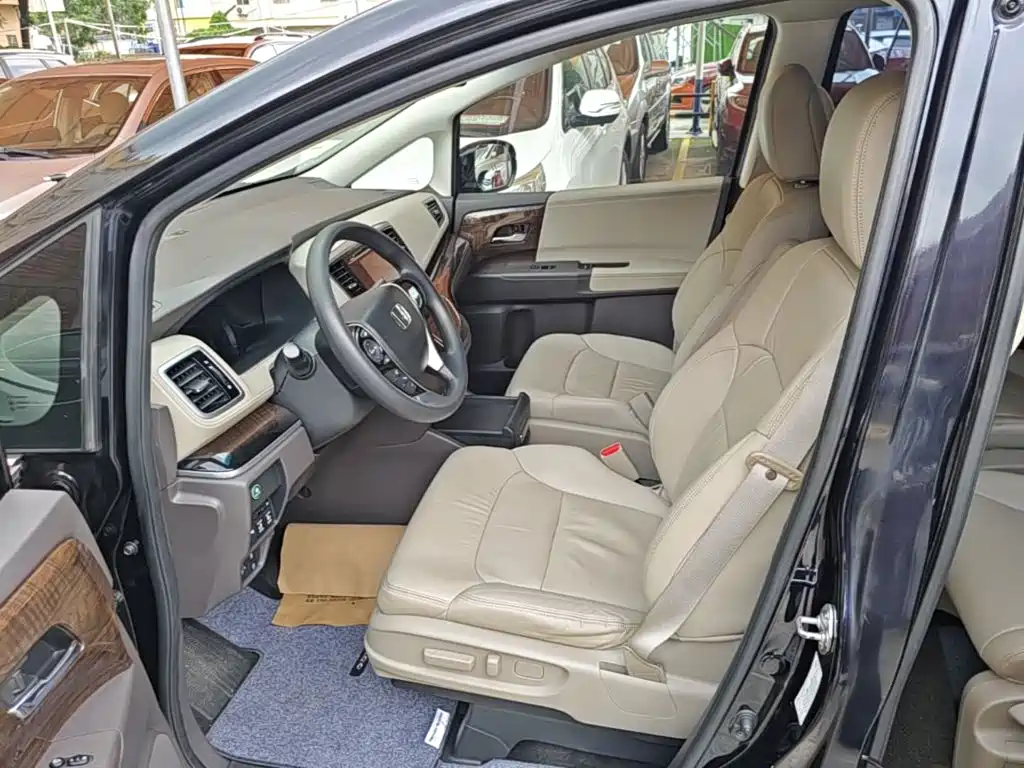 Honda Odyssey 2016 — фото 15