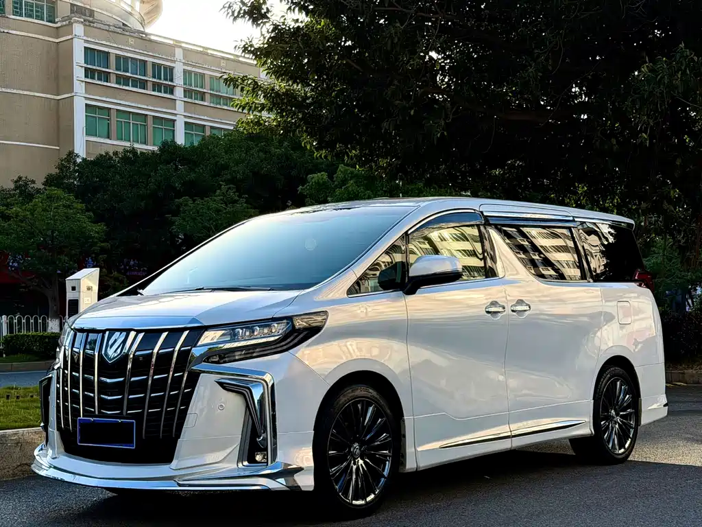 Toyota Alphard 2016 — фото 1