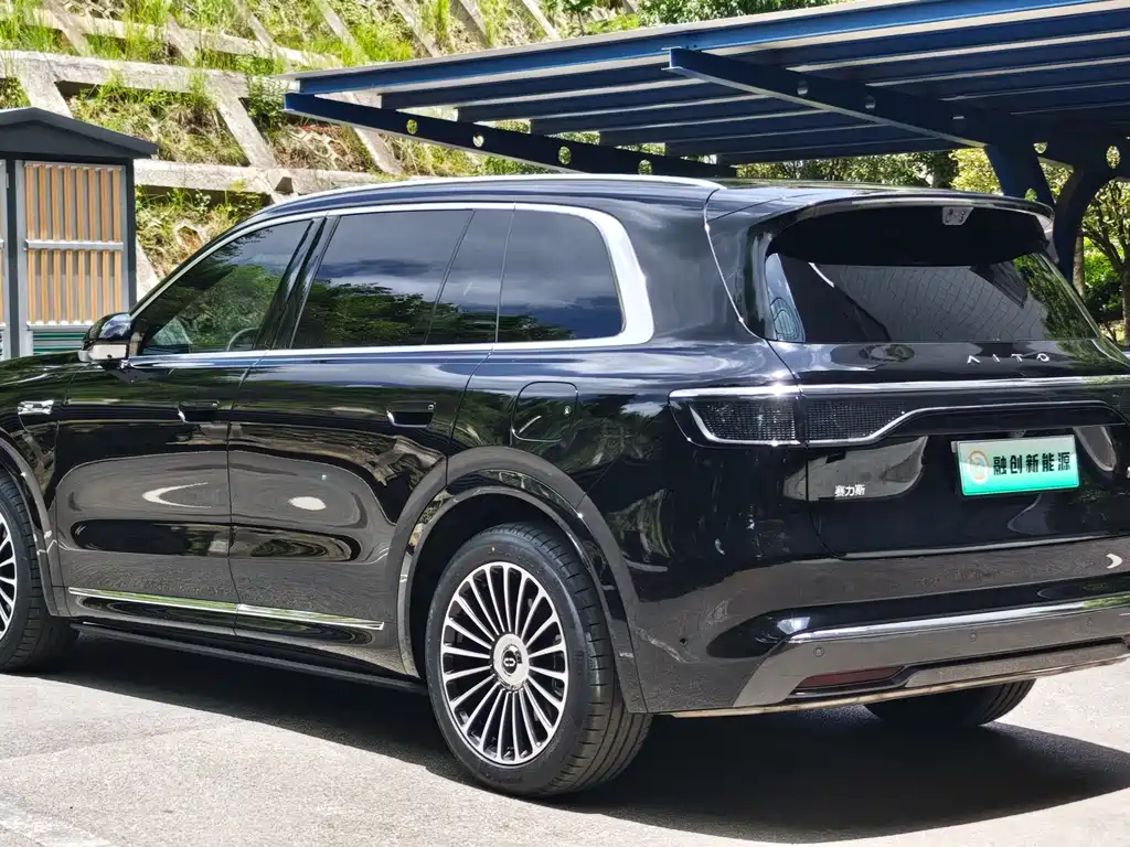 AITO M8 2025 — фото 5