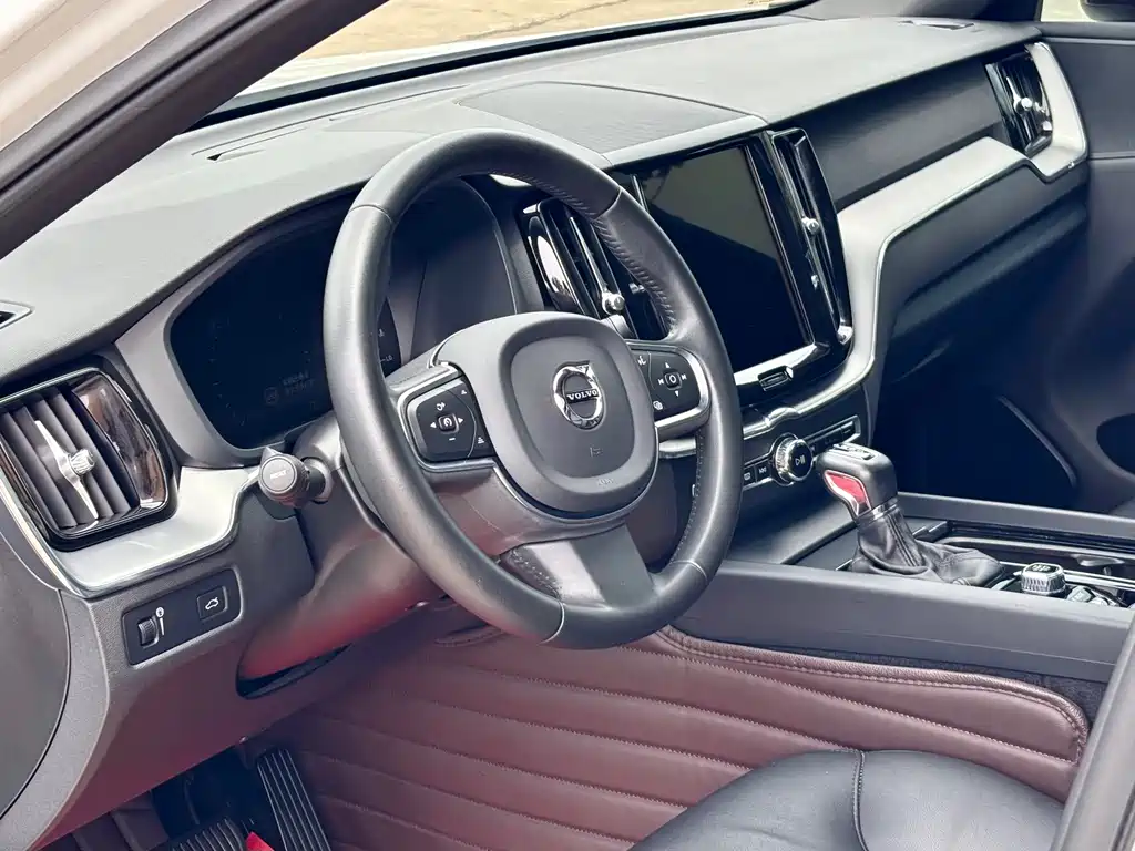 Volvo XC60 2020 — фото 15