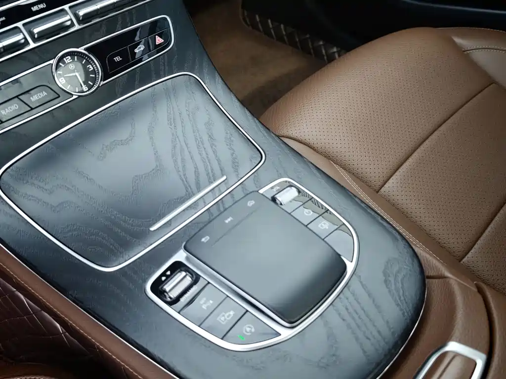 Mercedes-Benz E-Class 2019 — фото 13
