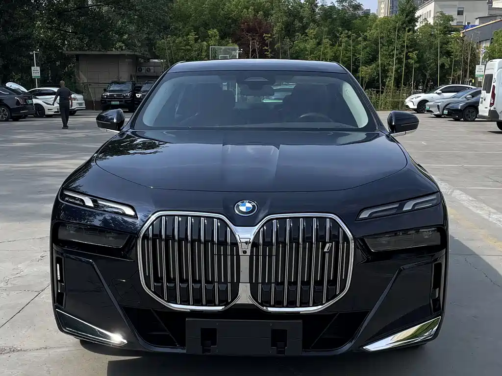 BMW i7 2025 — фото 2