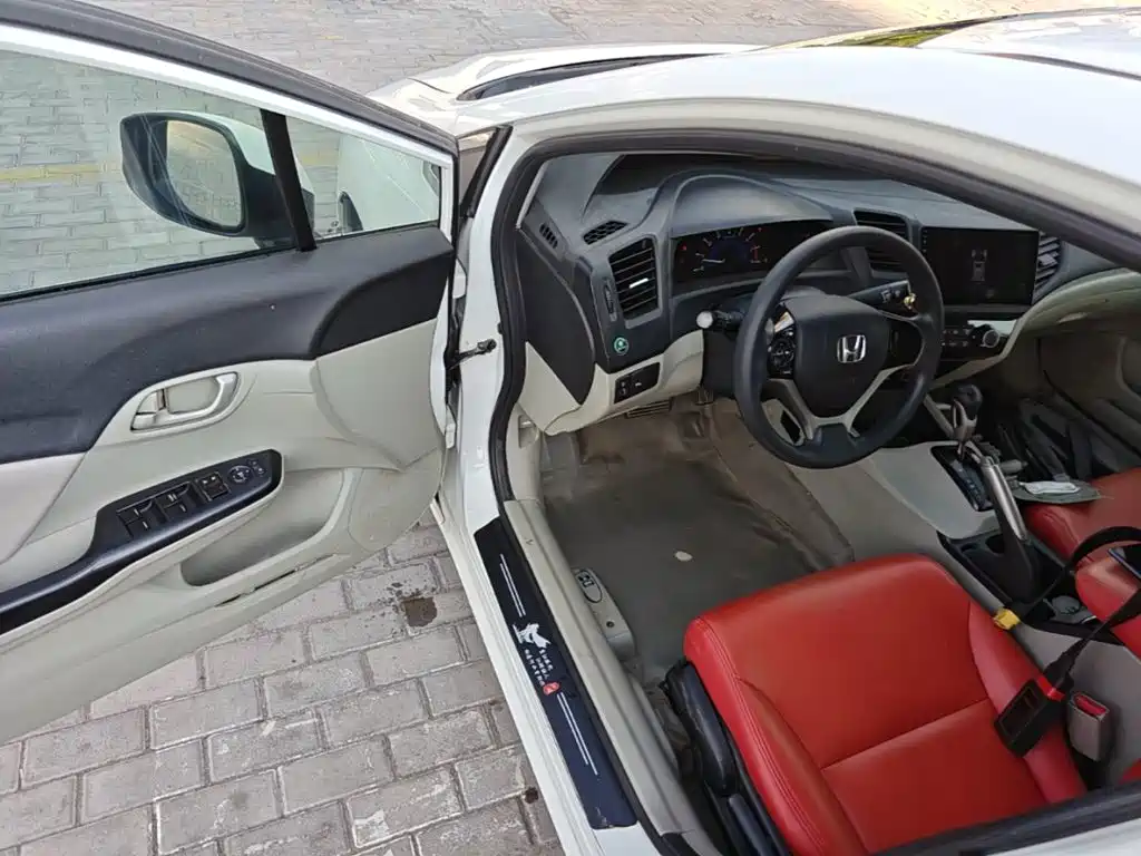 Honda Civic 2015 — фото 16