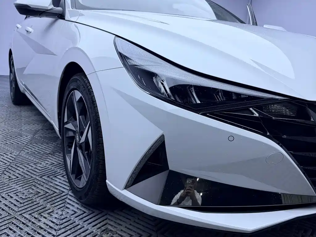 Hyundai Elantra 2022