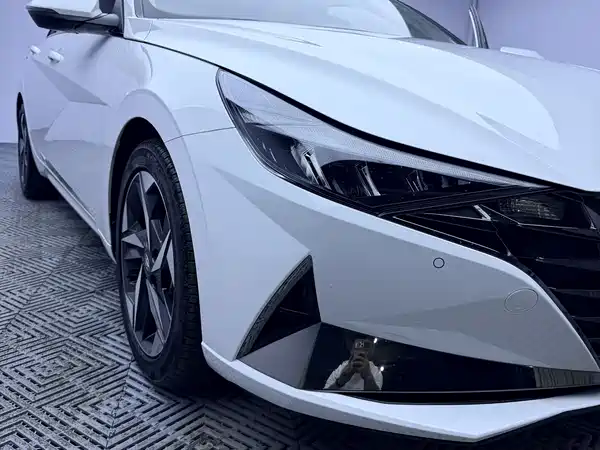 Hyundai Elantra 2022