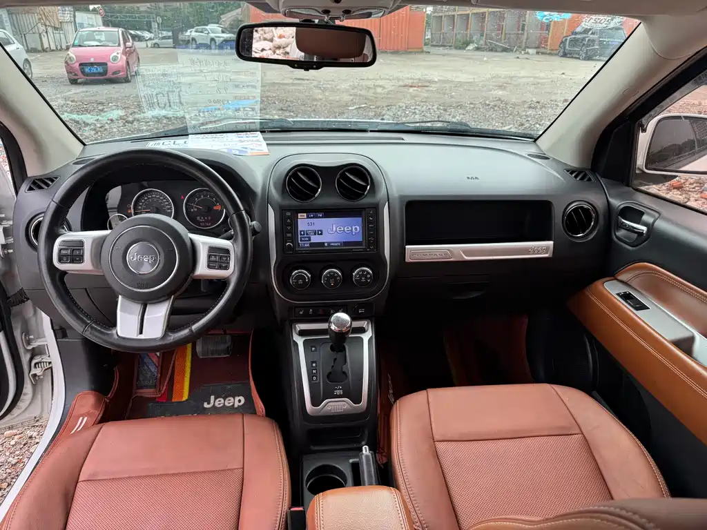 Jeep Compass 2015 — фото 7