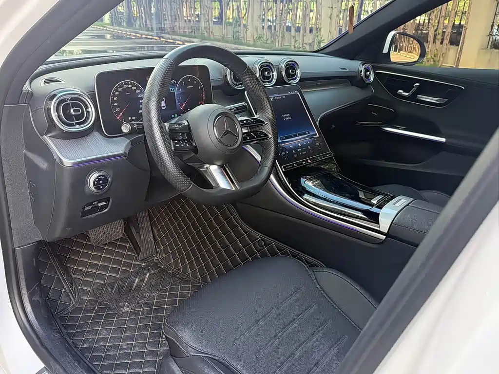 Mercedes-Benz C-Class 2025