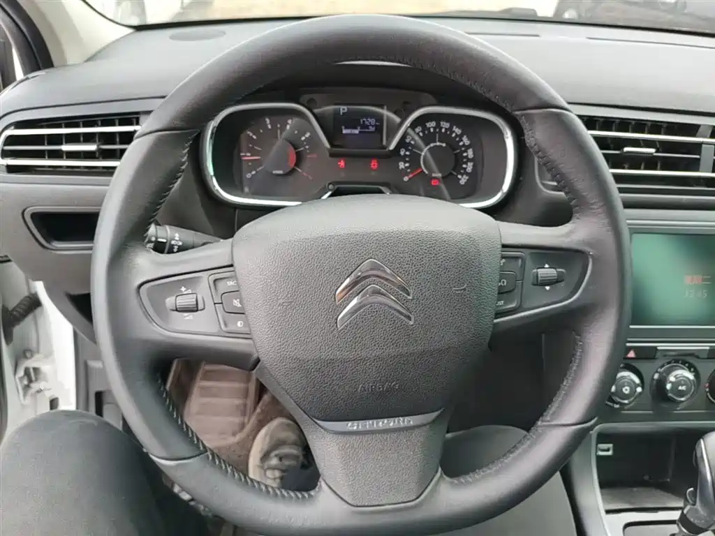 Citroen C4 2019 — фото 11