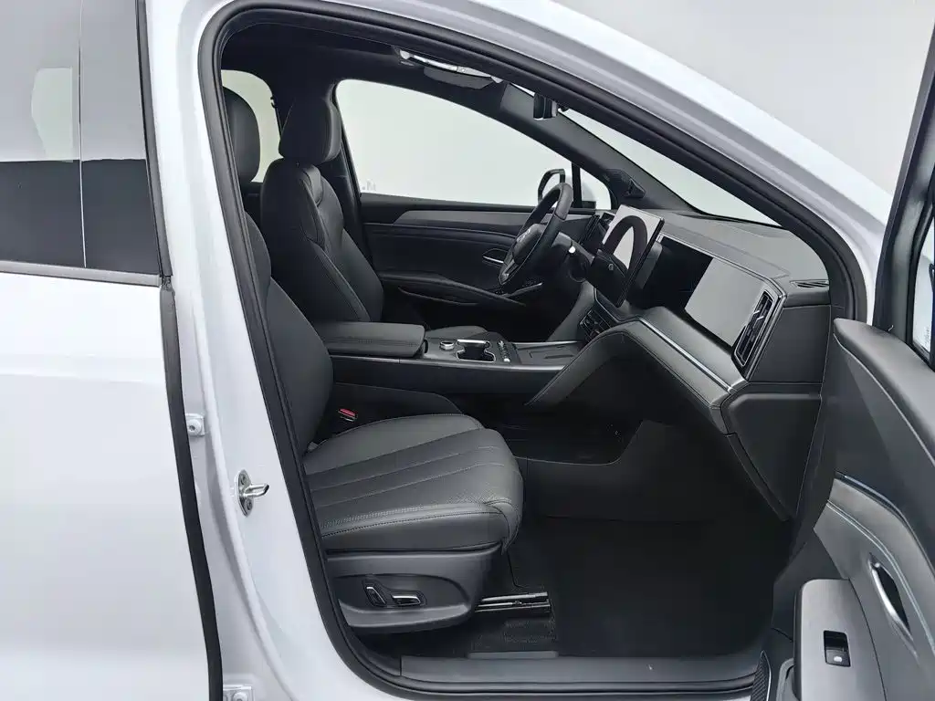 BYD Song L DM-i 2026 — фото 23