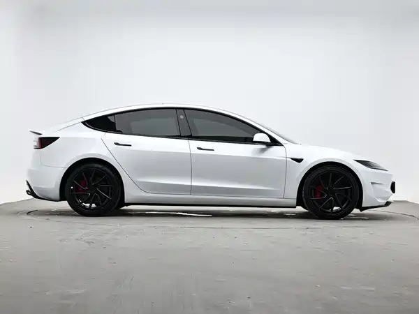 Tesla Model 3 2024