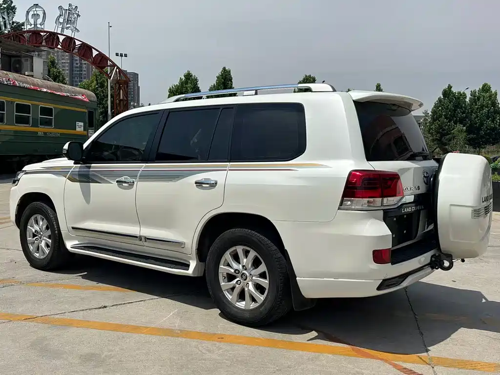 Toyota Land Cruiser 2016 — фото 5