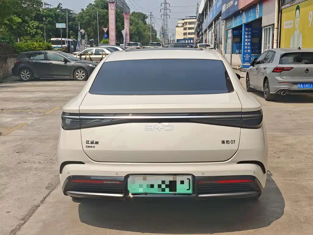 BYD Seal 07 DM-i 2024 — фото 5