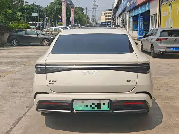 BYD Seal 07 DM-i 2025