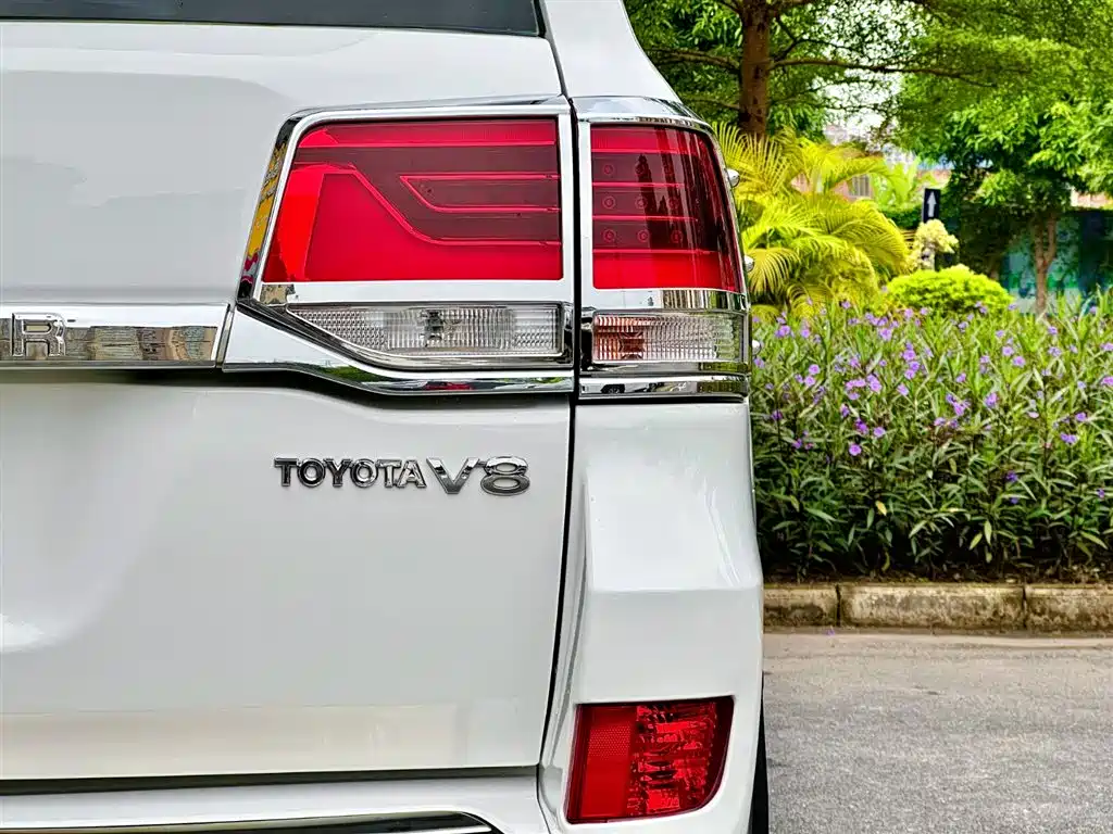 Toyota Land Cruiser 2010 — фото 27