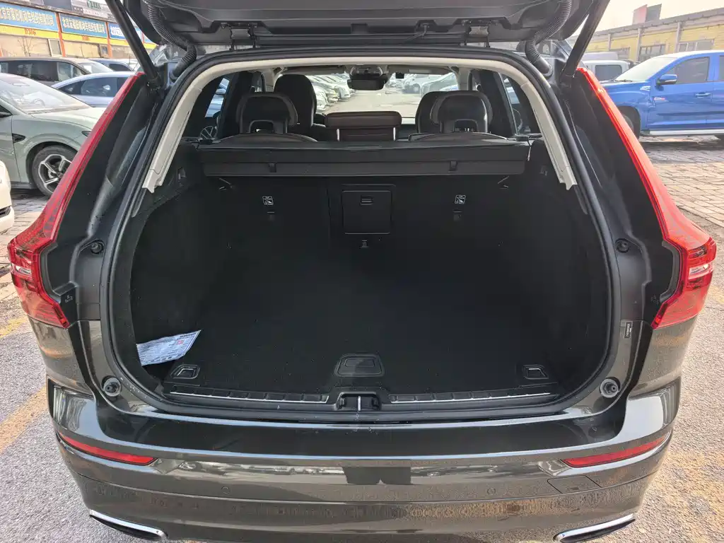 Volvo XC60 2019 — фото 16