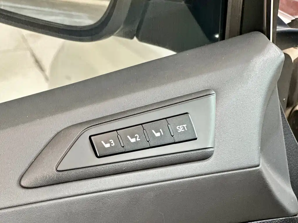 Toyota Alphard 2016 — фото 21