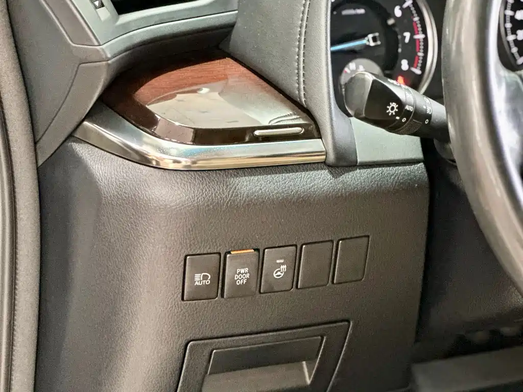 Toyota Alphard 2016 — фото 25