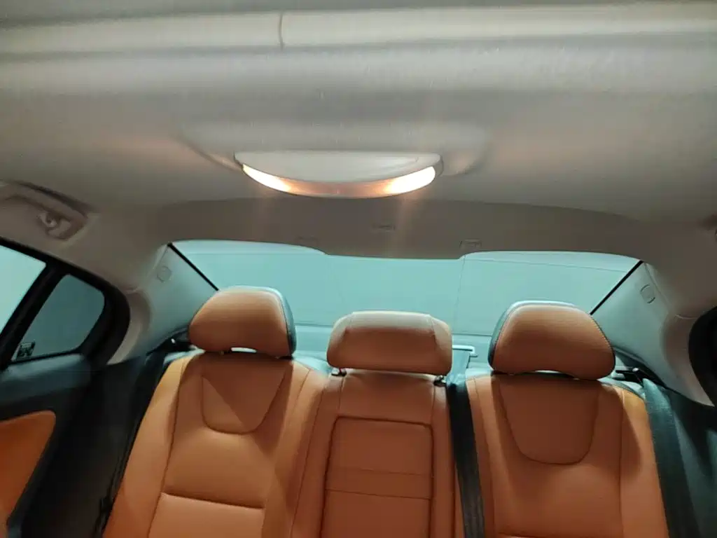 Volvo S60 2018 — фото 14