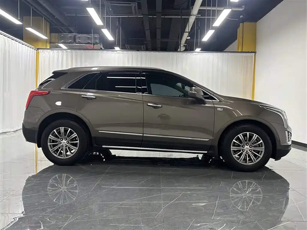 Cadillac XT5 2017 — фото 8