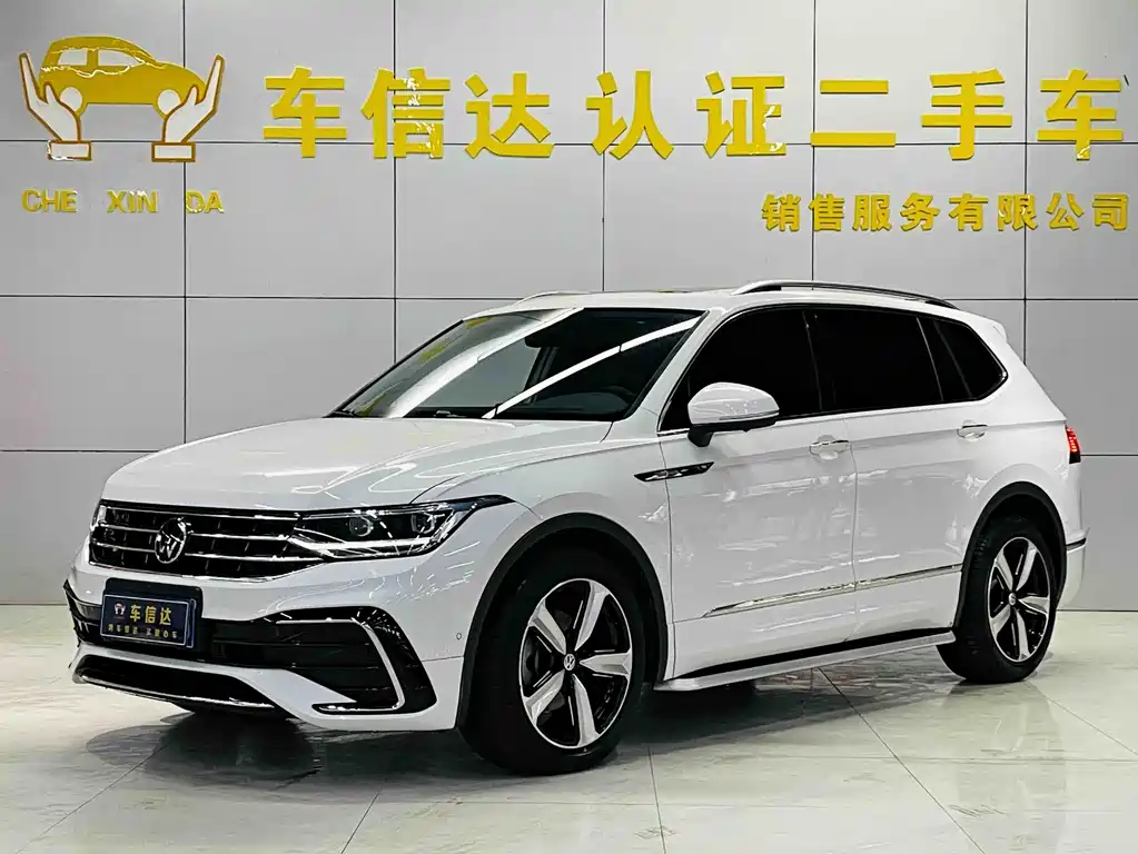 Volkswagen Tiguan L 2022 — фото 1