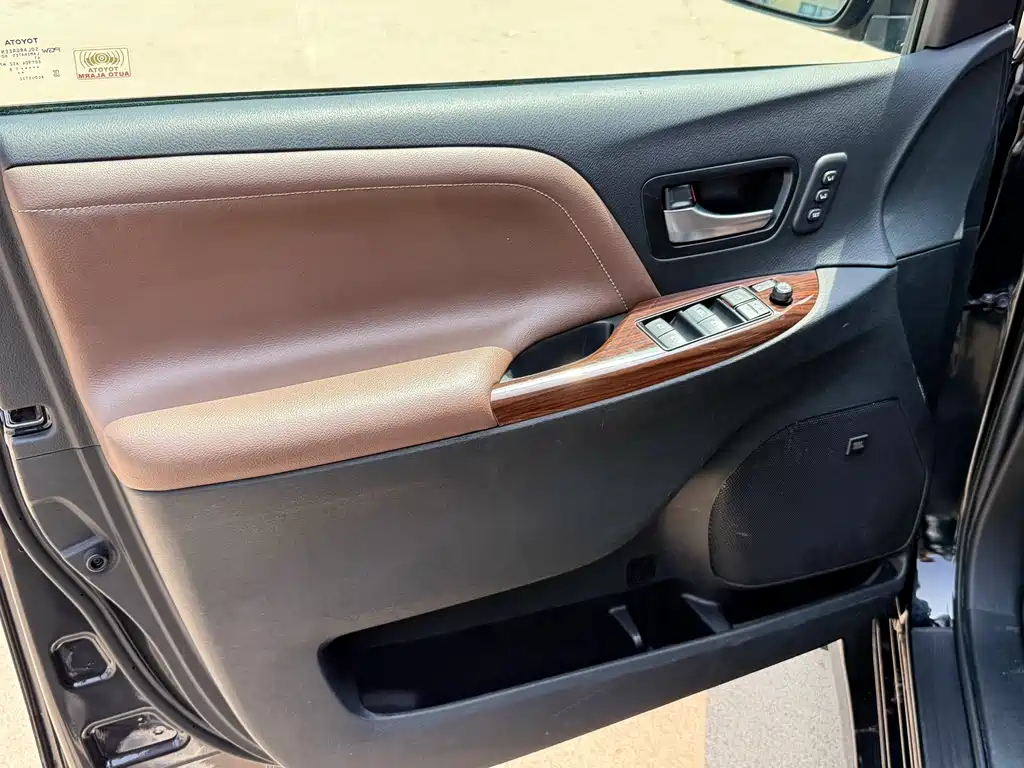 Toyota Sienna 2019 — фото 13