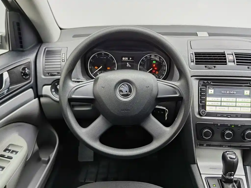Skoda Octavia 2014 — фото 11