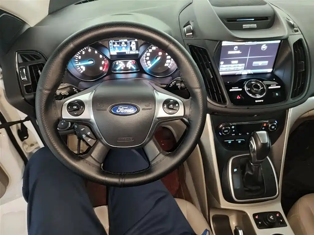 Ford Kuga 2015 — фото 10