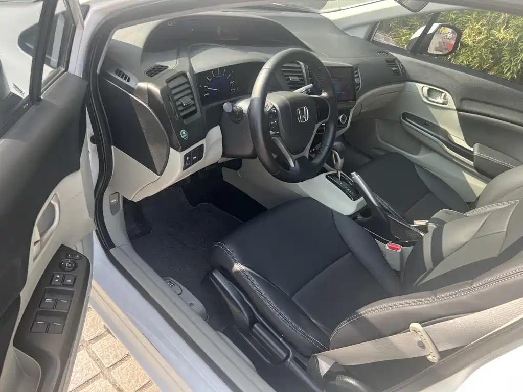 Honda Civic 2015 — фото 12