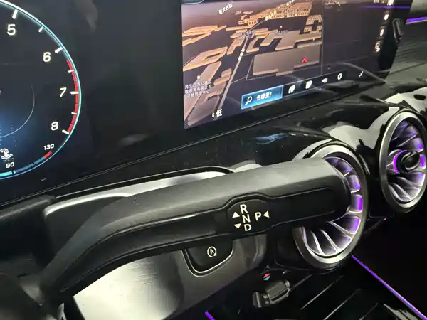 Mercedes-Benz GLB 2023