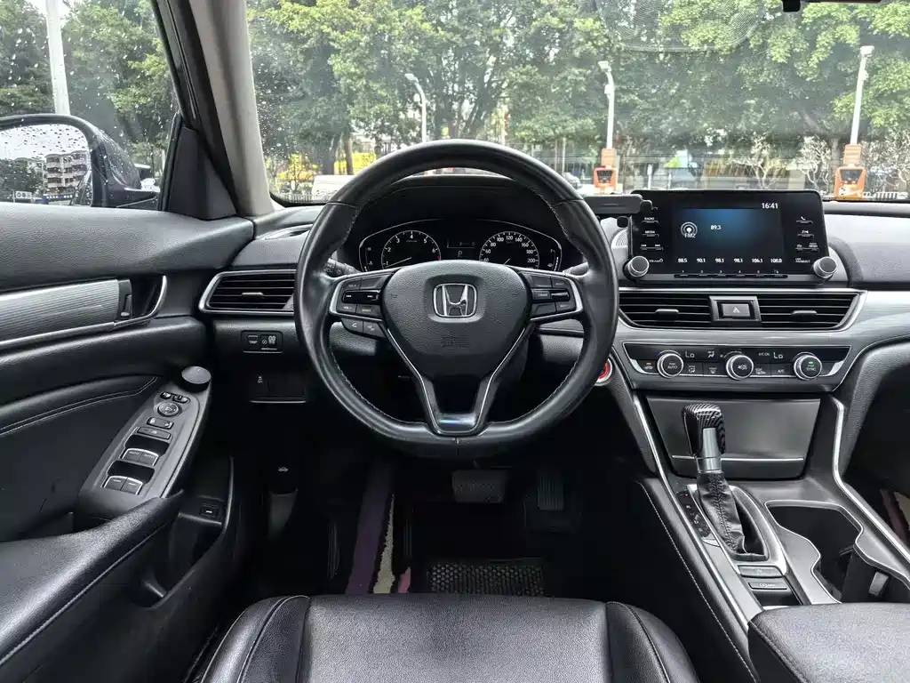 Honda Accord 2019 — фото 17